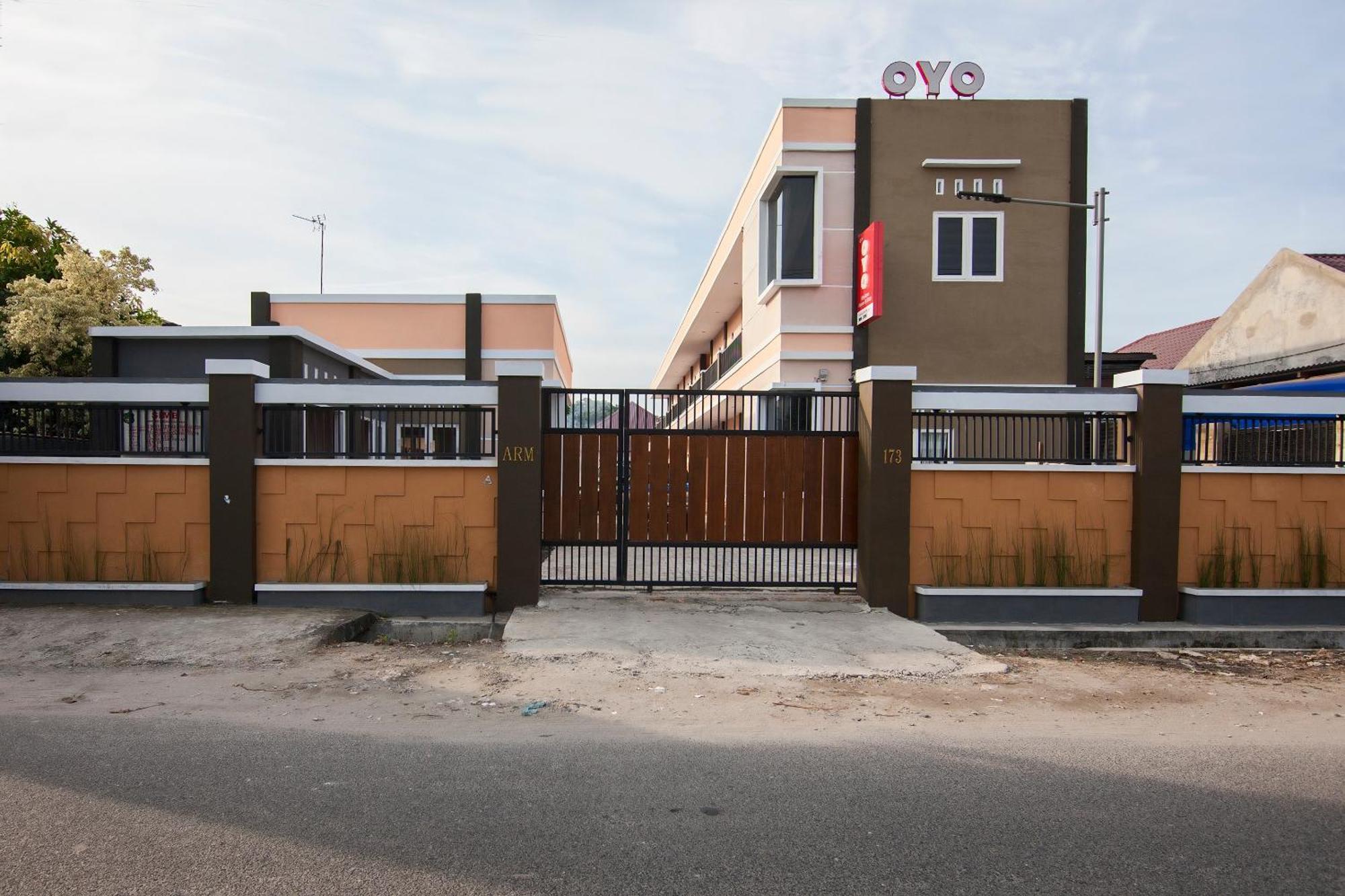 Oyo 725 My Arm Home & Stay Medan Bagian luar foto