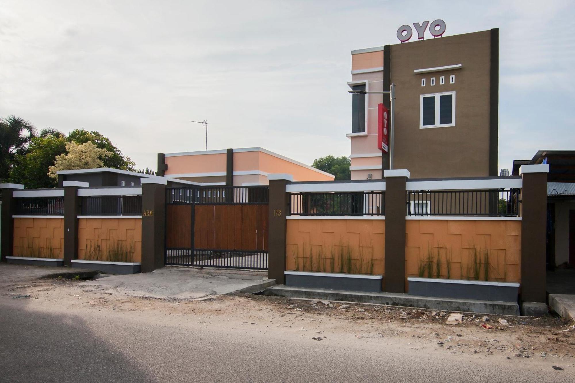 Oyo 725 My Arm Home & Stay Medan Bagian luar foto